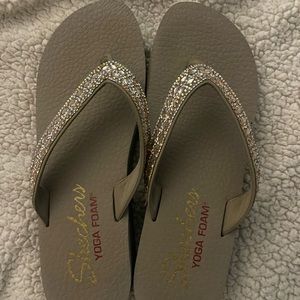 Sketchers flip flops